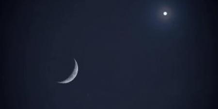 القمر مش موجود فى سماء الليل.. اعرف مرحلته ونسبة إضاءته