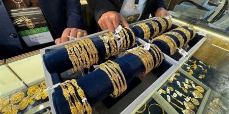 "استقرار حذر بالصاغة".. أسعار الذهب تترقب التداولات المقبلة وتوقعات التجار تتأرجح بين الهدوء والصعود