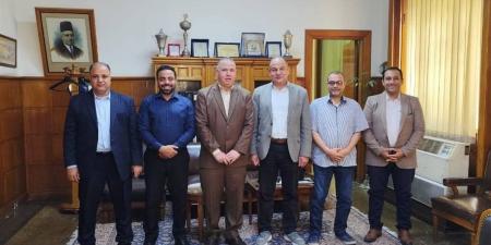 رئيس جامعة سمنود التكنولوجية يزور شركة مصر للغزل والنسيج لبحث تعزيز التعاون المشترك