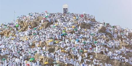 ساعات مرت كالسحاب.. موفد "القاهرة الإخبارية" ينقل أجواء إيمانية مؤثرة من مشعر عرفات