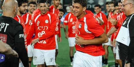ممر شرفى فى تدريب المنتخب الوطنى احتفالاً بمرموش واللاعبين الجدد
