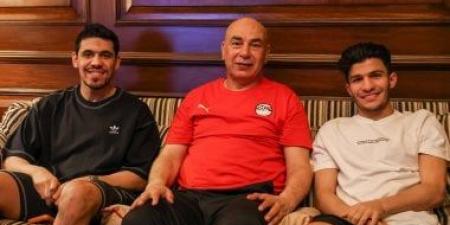 حسام حسن يستقبل محمد حمدي وإسلام عيسى في معسكر المنتخب