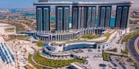مكان مبهر.. هكذا عبر فاروق جويدة عن إعجابه بمدينة العلمين الجديدة