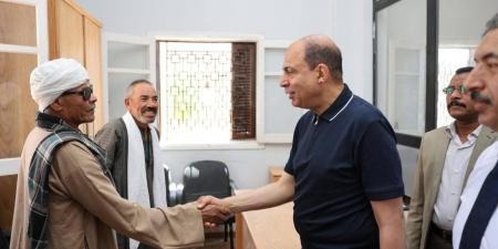 محافظ المنيا يتفقد المجمع الزراعي والوحدة البيطرية بقرية تل بني عمران ويرصد 700 حيازة زراعية وهمية بديرمواس وإحالة متورطين للتحقيق