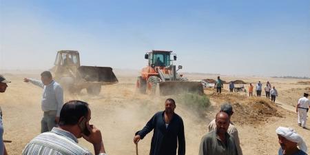 حملة لإزالة التعديات والزراعات المخالفة على 20 فدانًا باللفيوم الجديدة (صور)
