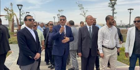 محافظ قنا: إحالة رؤساء قريتي الكلالسة وخزام للتحقيق لتقاعسهم عن التعامل مع الإشغالات