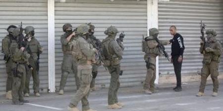 قوات الاحتلال الإسرائيلي تعتقل عددا من الفلسطينيين في الضفة الغربية