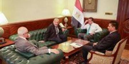 وزير الصحة يستقبل السير مجدي يعقوب لبحث أحدث تطورات علاج أمراض القلب بالخلايا الجذعية