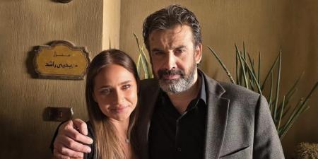 من أمام منزل يحيى راشد.. الصورة الأولى لـ كريم عبد العزيز ونيللي كريم من كواليس فيلم الفيل الازرق 3