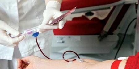 4 خرافات شائعة عن التبرع بالدم.. هل يسبب الضعف أو يؤثر في المناعة؟