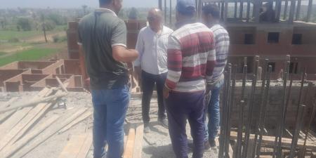 رئيس مدينة ببا يتابع ميدانيًا الموقف التنفيذي لمشروع إحلال وتجديد المستشفى المركزي بالمدينة