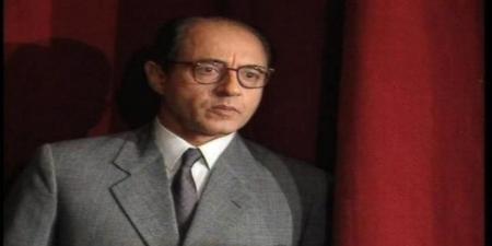من الطربوش إلى العود.. تفاصيل دقيقة كشفت عبقرية عبد العزيز مخيون في تجسيد عبدالوهاب