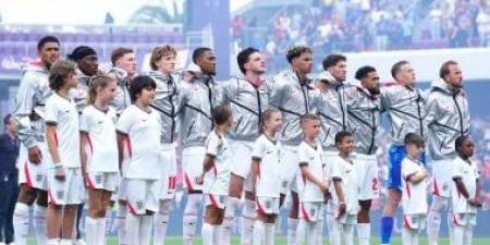 بطاطا مشوية فى الفضاء.. أزياء إنجلترا تشعل السخرية قبل انطلاق كأس العالم