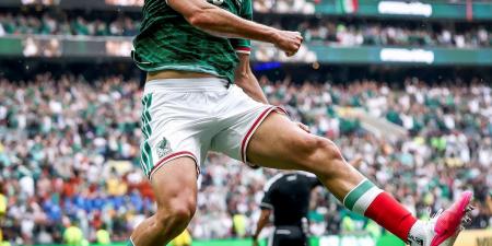 كاد يفقد حياته في 2020.. خيمينيز يقود المكسيك للفوز في افتتاح المونديال