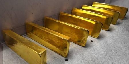الذهب يتجه لثالث خسارة أسبوعية مع صعود الدولار وتشدد الفيدرالي الأمريكي