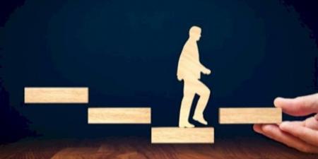كيف تطور نفسك خطوة بخطوة وتحقق النجاح في حياتك؟