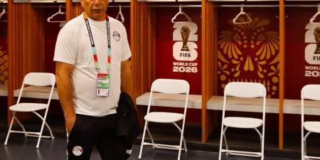 حسام حسن وجهازه الفنى يتفقدون ملعب مباراة نيوزيلندا فى كأس العالم 2026