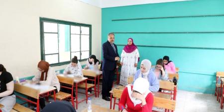محافظ الشرقية يتفقد لجان امتحانات الثانوية العامة ويدعم الطلبة