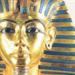 القناع
      الذهبي
      لتوت
      عنخ
      آمون
      يصل
      إلى
      عرشه
      الجديد
      بالمتحف
      المصري
      الكبير