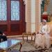 سلطان عُمان يستقبل وزير الخارجية الإيرانى لبحث سبل إنهاء الحرب