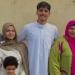 محمد عبد الله لاعب الأهلى بالجلابية مع أسرته احتفالا بعيد الأضحى