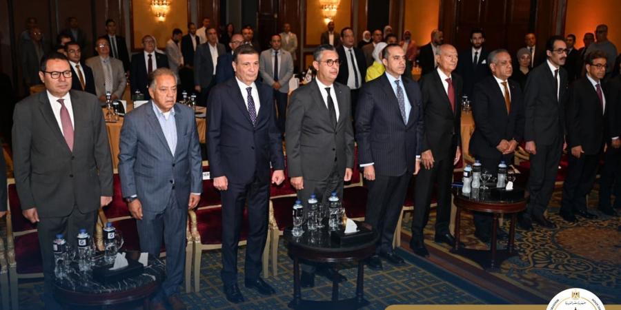 الوزير
      محمود
      فوزي
      في
      كلمته
      أمام
      المؤتمر
      الدولي
      الثالث
      للزراعة
      والغذاء:
      الرئيس
      السيسي
      يولي
      قضية
      الزراعة
      والغذاء
      اعلى
      درجات
      الاهتمام
