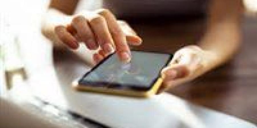 دراسة
      بريطانية:
      استخدام
      الهاتف
      ليلاً
      يكشف
      عن
      حالتك
      النفسية
      ويزيد
      خطر
      الاكتئاب