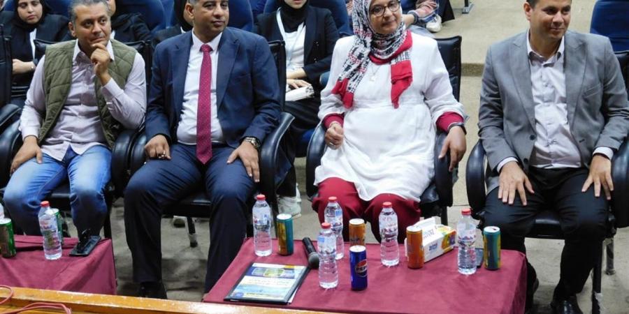 «الشباب
      والرياضة
      بالقليوبية»
      تختتم
      برنامجًا
      تدريبيًا
      حول
      السلامة
      المهنية
      وإدارة
      الأزمات