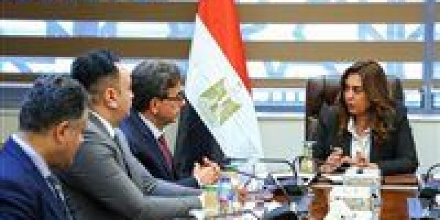 وزيرة
      التنمية
      المحلية
      تبحث
      مع
      نقيب
      الأطباء
      البيطريين
      عدداً
      من
      الملفات
      المشتركة
      بالمحافظات