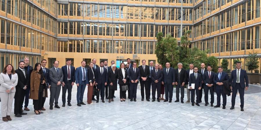 وزير
      الصحة
      يعقد
      اجتماعًا
      مع
      ممثلي
      التحالف
      الصحي
      الألماني
      لتعزيز
      التعاون
      المشترك
      بين
      الجانبين
