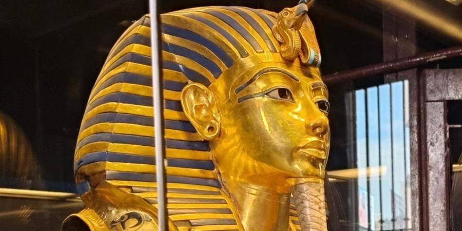 مقبرة
      توت
      عنخ
      آمون..
      أسرار
      أحد
      أهم
      اكتشافات
      التاريخ
      (فيديو)