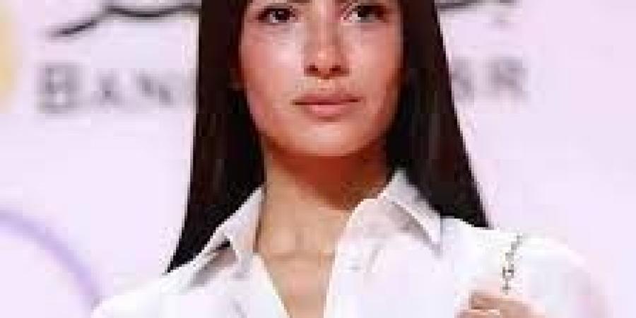هدى
      المفتي
      تقدم
      البطولة
      النسائية
      في
      فيلم
      شمس
      الزناتي