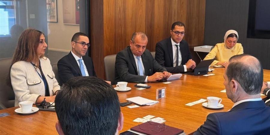 مصر
      تطلق
      استراتيجية
      جديدة
      لجذب
      الاستثمارات
      في
      13
      قطاعًا
      واعدًا