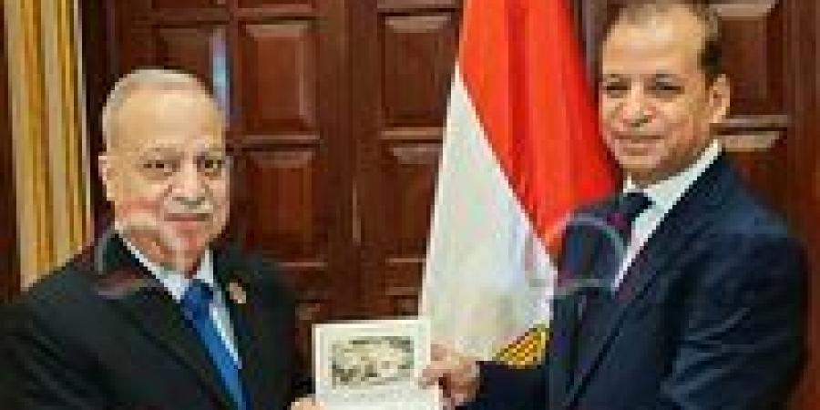 حسني
      سبالة
      لـ
      تحيا
      مصر:
      التعيين
      في
      مجلس
      الشيوخ
      مسؤولية
      وطنية..
      والأيدي
      ممدودة
      للجميع
      لخدمة
      مصر