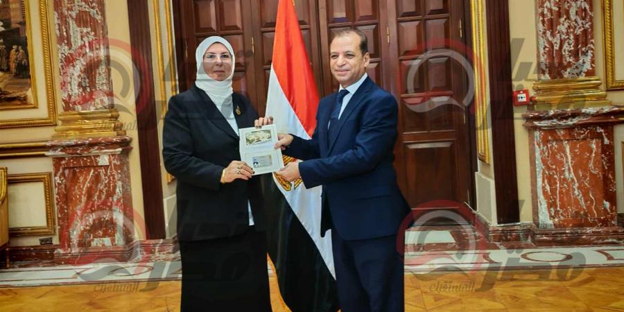 النائبة
      تيسير
      محمود
      تتسلم
      كارنيه
      عضوية
      مجلس
      الشيوخ
      2025..صور