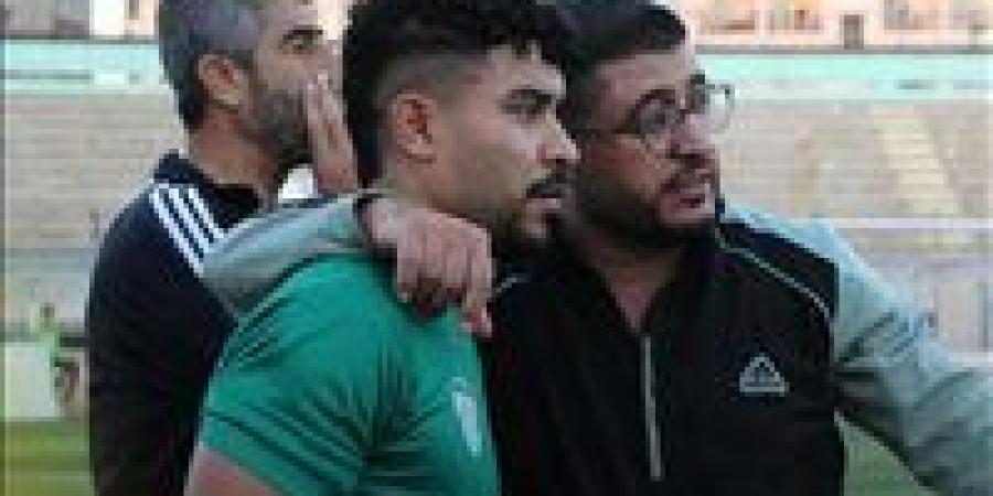 خان
      شيخون
      السوري
      يضم
      السيد
      الغديري
      لاعب
      رويال
      الإماراتي
      موسم
      واحد