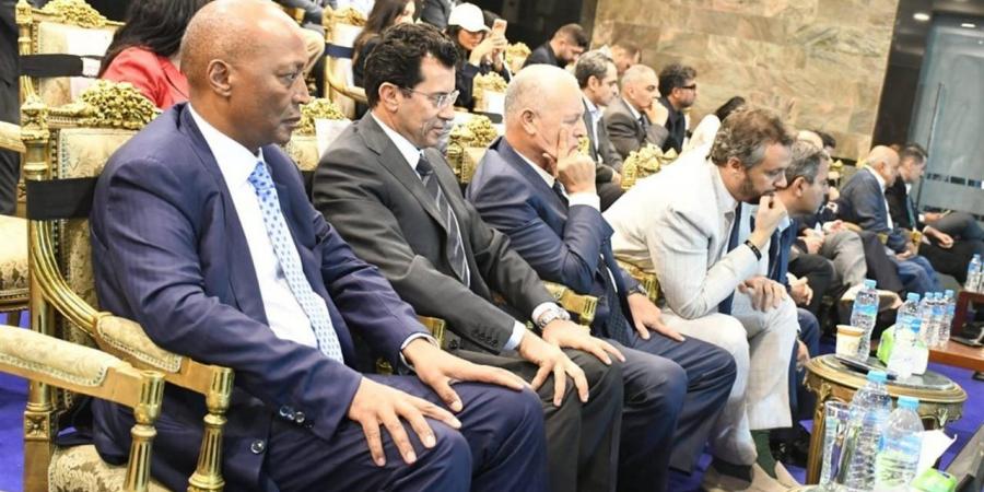 وزير
      الشباب
      والرياضة
      يهنئ
      نادي
      بيراميدز
      بتتويجه
      ببطولة
      كأس
      السوبر
      الإفريقي