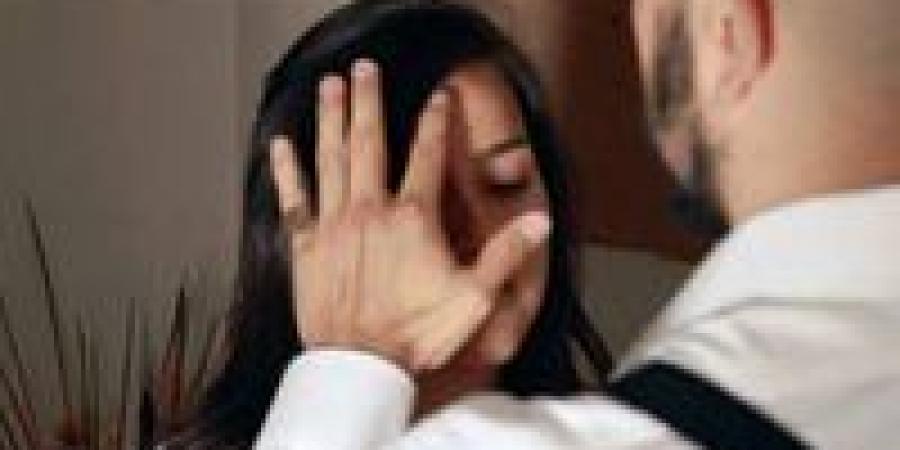 فتاة
      تتهم
      كوافير
      حريمي
      بالتحرش
      أثناء
      تصفيف
      شعرها
      داخل
      مول
      بالتجمع