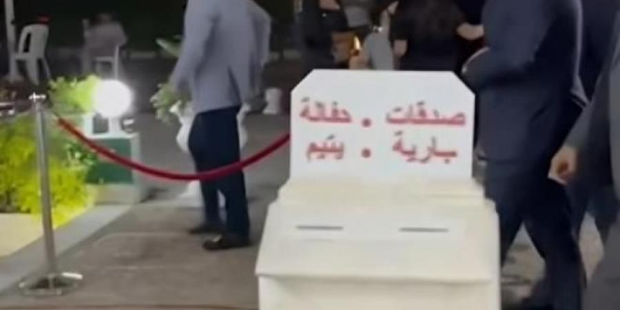 وزير
      الثقافة
      يقدم
      واجب
      العزاء
      في
      والدة
      الفنان
      أمير
      عيد