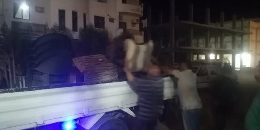 البحر
      الأحمر:
      حملة
      مكثفة
      لرفع
      الإشغالات
      بشوارع
      مرسى
      علم