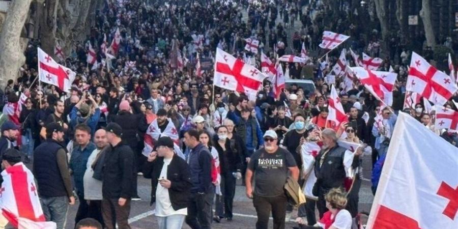 قناة
      جورجية:
      محكمة
      تبليسي
      تقضي
      باعتقال
      متظاهرين
      بعد
      ظهور
      قانون
      جديد
      حول
      المظاهرات
