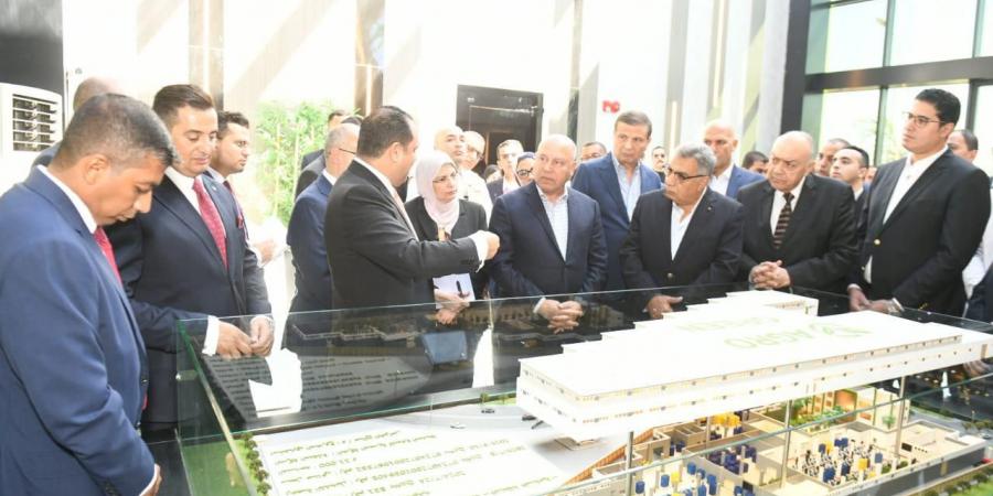 افتتاح
      عدد
      من
      المصانع
      الجديدة
      بالمنطقة
      الصناعية
      بجمصة
      في
      إطار
      زيارة
      نائب
      رئيس
      الوزراء
      للتنمية
      الصناعية