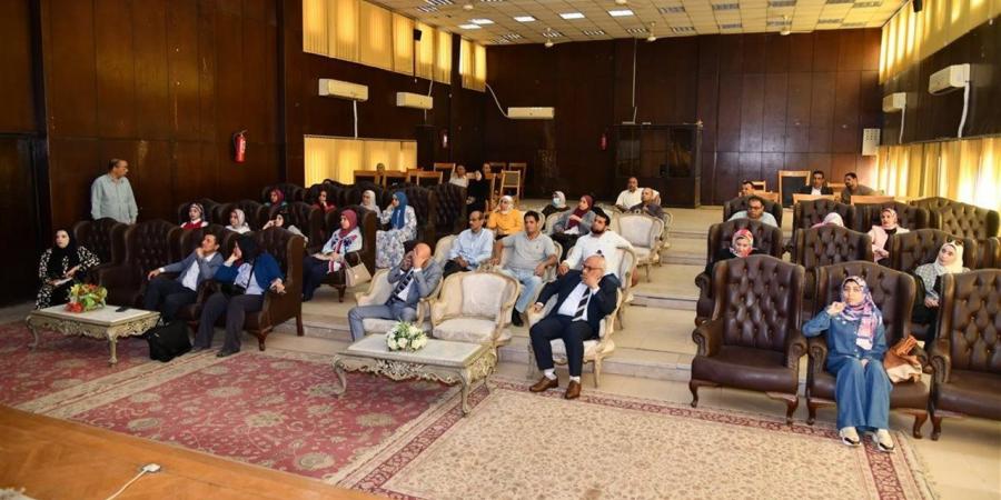 جلسة
      نقاشية
      حول
      تأثير
      التغيرات
      المناخية
      على
      الموارد
      المائية
      بالفيوم