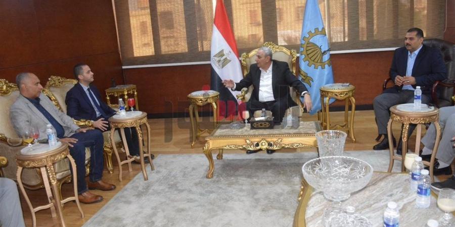 محافظ
      الغربية
      يقود
      حملة
      ليلية
      مفاجئة
      لإعادة
      الانضباط
      إلى
      شوارع
      طنطا