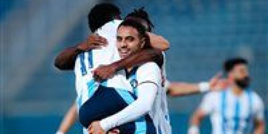 قطار
      لا
      يتوقف..
      بيراميدز
      يفوز
      على
      فاركو
      بهدفين
      نظيفين
      في
      الدوري