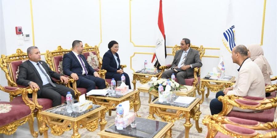 محافظ
      قنا
      يفتتح
      مبنى
      مديرية
      التموين
      بعد
      تطويره