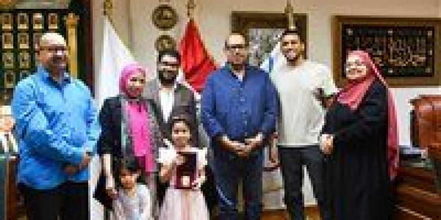ياسر
      إدريس
      رئيس
      اللجنة
      الأولمبية
      يكرم
      ليلى
      محمد
      بطلة
      الإرادة