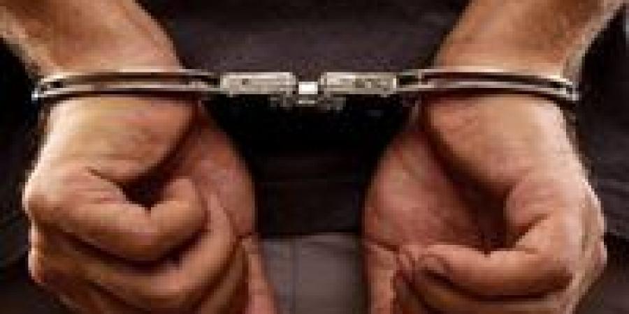 علشان
      طلبت
      أدوات
      مدرسية
      ..
      ضبط
      أب
      بتهمة
      تعذيب
      ابنته
      بكفر
      الشيخ