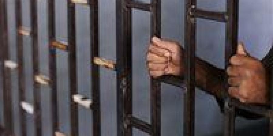 بعد
      مواجهته
      بالتحريات..
      سائق
      المعادي
      يعترف
      بملامسة
      الفتاة
      "دون
      قصد"