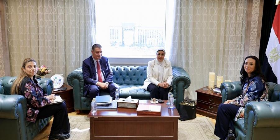 دعم
      الفئات
      الاكثر
      إحتياجا..
      وزيرة
      التضامن
      تلتقي
      باتحاد
      تمويل
      المشروعات
      الصغيرة